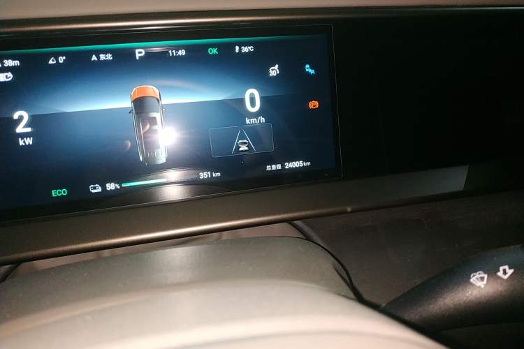 Used Denza D9 2022 EV 600 Four-Wheel Drive Prestige Model Odometer Close Up