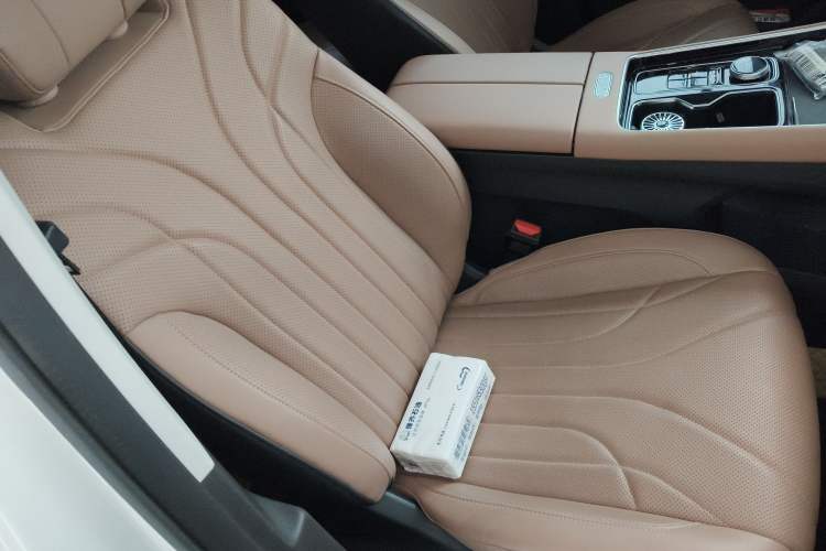 Used Chery Tiggo 8 L 2024 2.0T Two-Wheel Drive Luxury Edition 5 Seats
