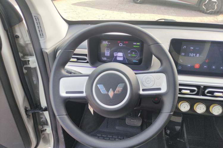 Used Wuling Hongguang MINIEV 2024 3rd Generation 215km Advanced Version
