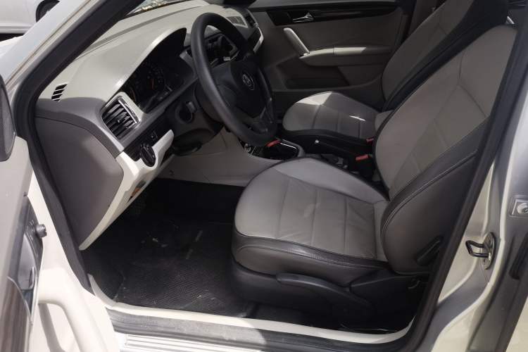 Used Volkswagen Gran Lavida 2013 1.6L Automatic Comfort Model
