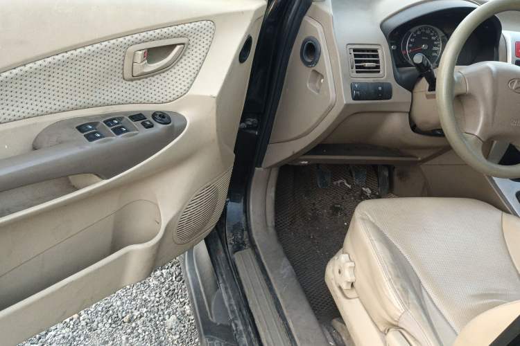 Used Hyundai Tucson 2009 2.0L Manual Two-Wheel Drive Comfort Version