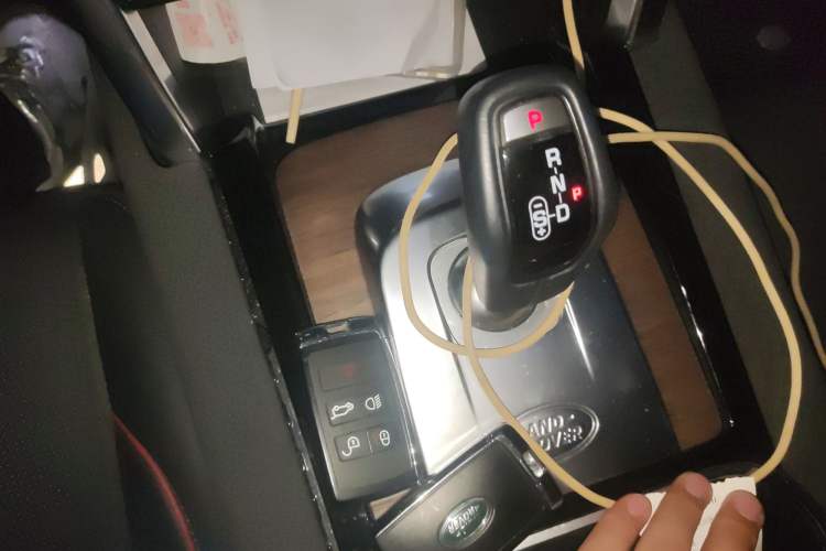 Used Land Rover Discovery Sport 2021 249 PS R-Dynamic S Performance Edition Gear Lever