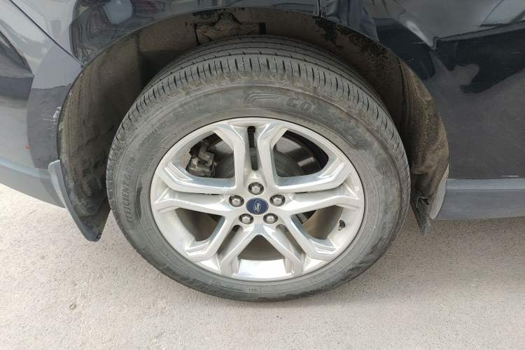 Used Ford Edge 2016 EcoBoost 245 Four-Wheel Drive Titanium Edition 7-Seater Right Rear Wheel Hub