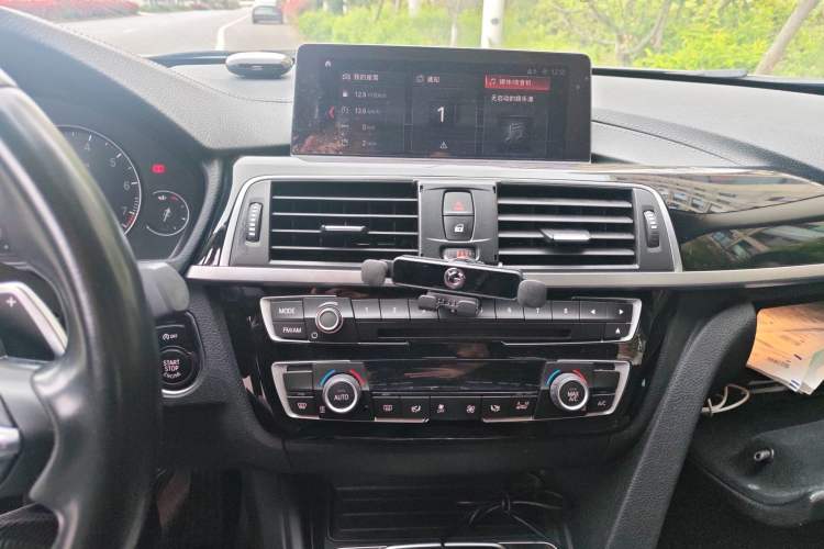 Used BMW 3 Series 2018 320Li Leading Model M Sport Package Audio And AC Panel