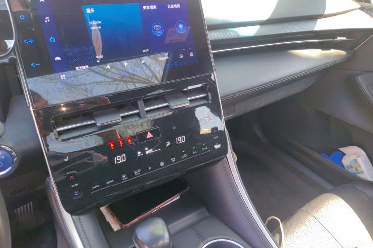 Used Toyota Avalon 2022 Dual-Engine 2.5L XLE Premium Edition Audio And AC Panel