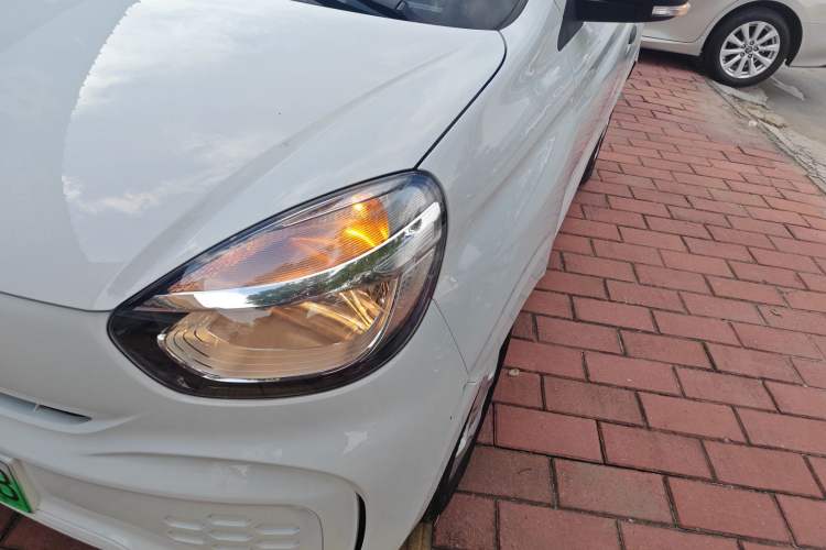 Used Roewe Clever 2021 302 km New Four-Seater Super-Efficient Version