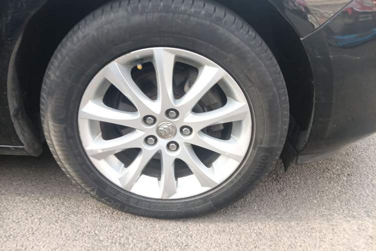 Used Buick GT 2013 XT 1.6L Automatic Comfort Edition Right Front Wheel Hub