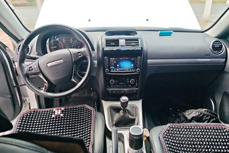 Used Haval H5 Classic 2018 Classic Edition 2.0T Diesel Manual 4x4 Elite Model Center Console