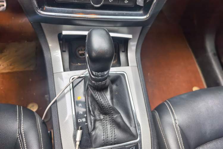 Used Roewe RX5 2018 20T Two-Wheel Drive Automatic Internet Smart Luxury Edition
