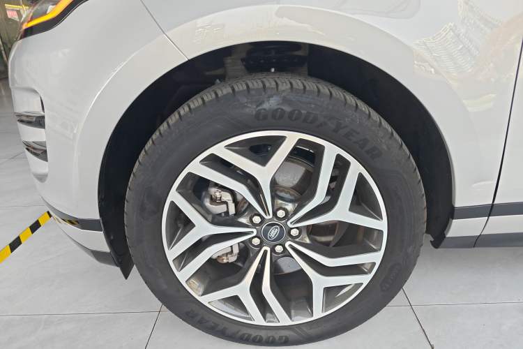 Used Land Rover Range Rover Evoque 2024 Aurora L 249 PS Prestige Light-Chasing Edition