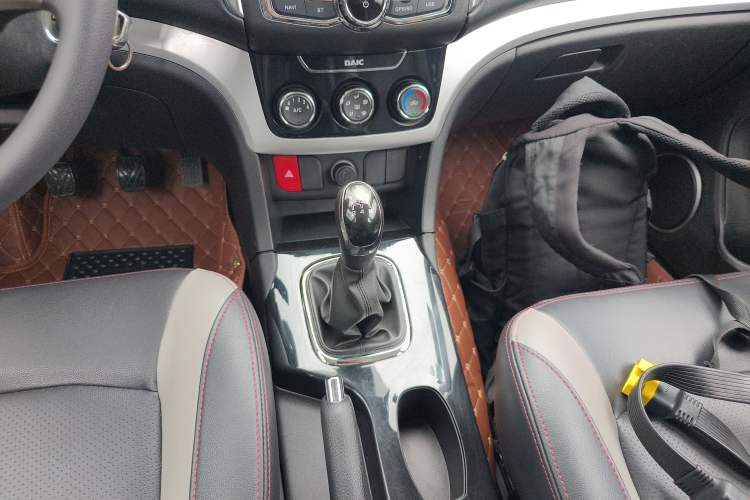 Used HYOSOW H3 2015 1.5L manual luxury version