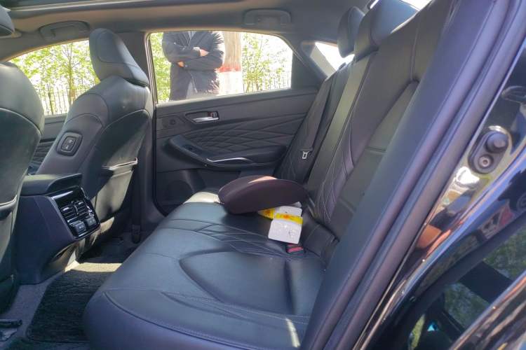 Used Toyota Avalon 2022 Dual-Engine 2.5L XLE Premium Edition Left Rear Seat