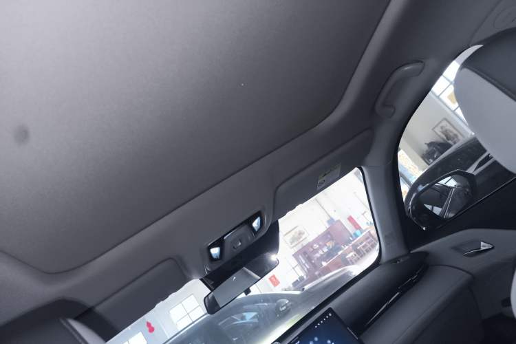 Used CHANGAN UNI-Z New Energy 2024 Blue Whale Smart Electric iDD 125km Beyond Edition
