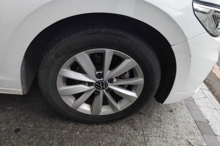 Used Volkswagen Bora 2021 280TSI DSG Elite Smart Connectivity Version Right Front Wheel Hub