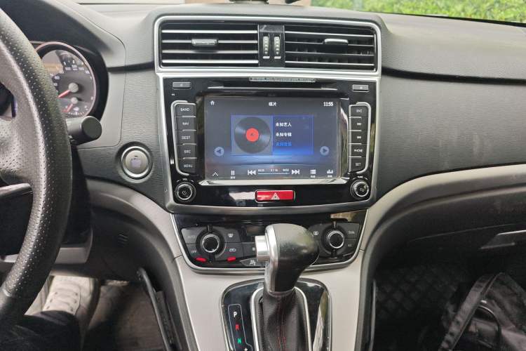 Used Haval H6 2017 Red-Label Sport Edition 1.5T Automatic Two-Wheel Drive Luxury Model Audio And AC Panel