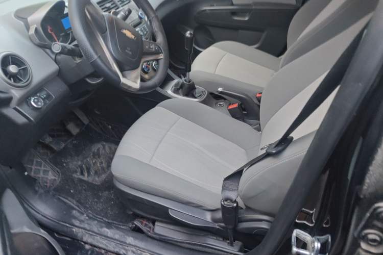 Used Chevrolet Aveo Sonic 2011 Sedan 1.4L Manual Transmission SE