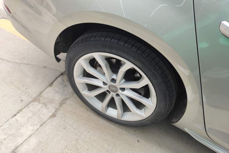 Used Audi A4L 2018 30th Anniversary Edition 40 TFSI Fashion Model Right Rear Wheel Hub