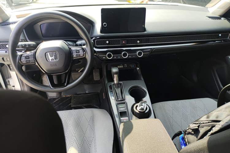 Used Honda Civic 2023 240TURBO CVT Dynamic · Center Stage Special Edition