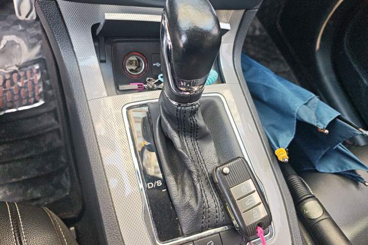 Used Roewe RX5 2016 20T Two-Wheel Drive Automatic Internet Smart Edition