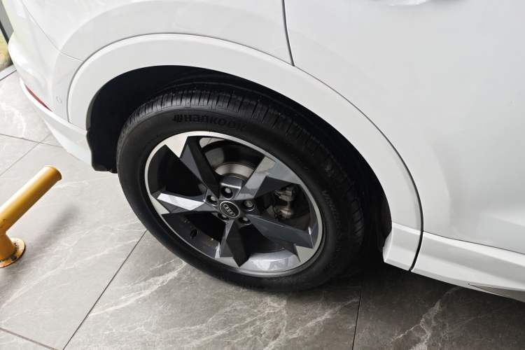 Used Audi Q3 2024 35 TFSI Fashion Dynamic Edition Right Rear Wheel Hub