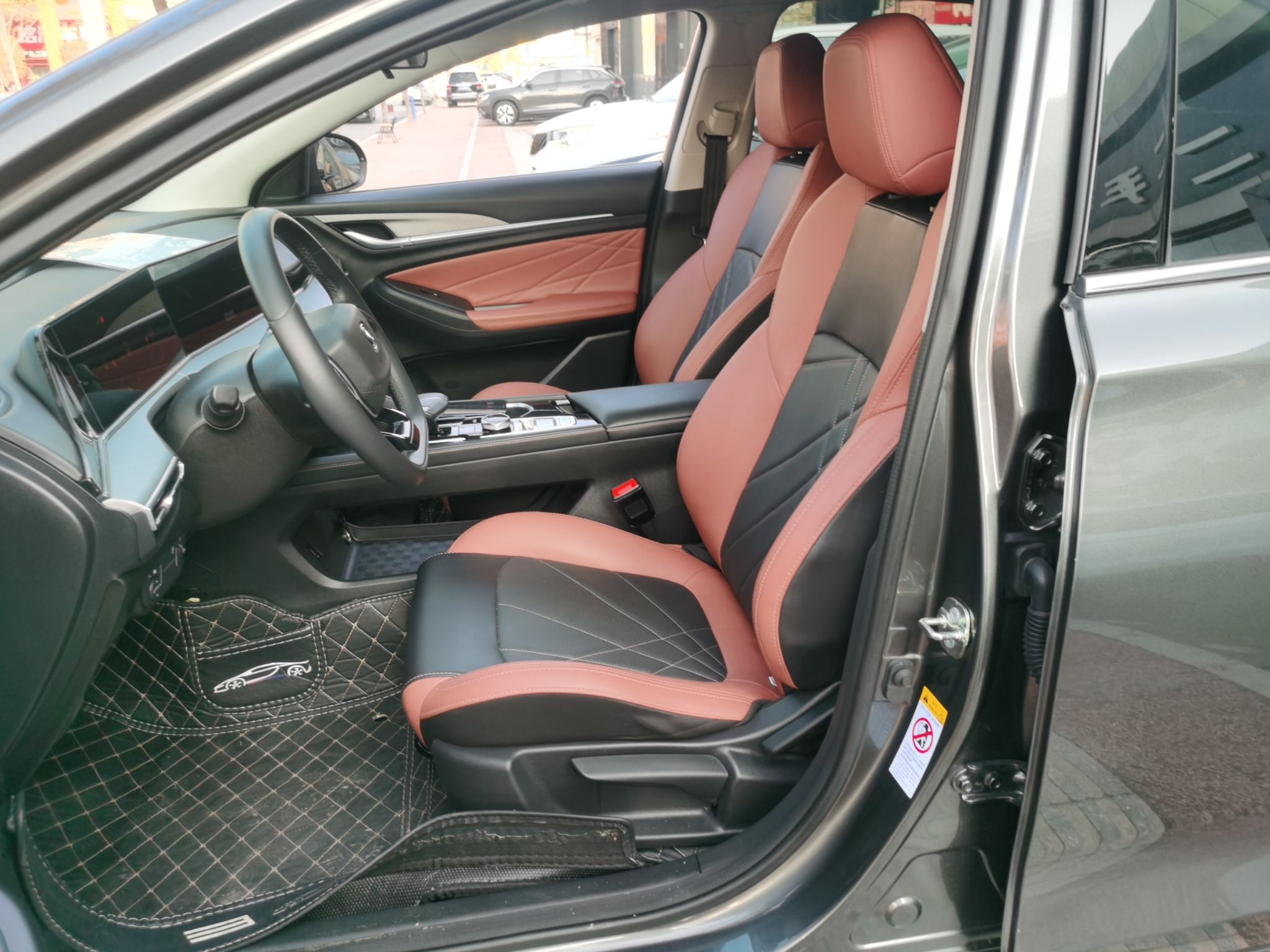 Переднее сиденье в автомобиле