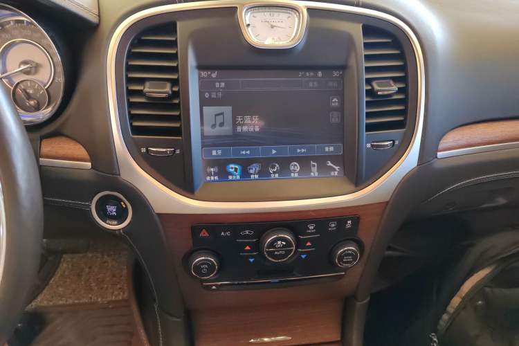 Used Chrysler 300C 2014 3.0L Excellence Edition
