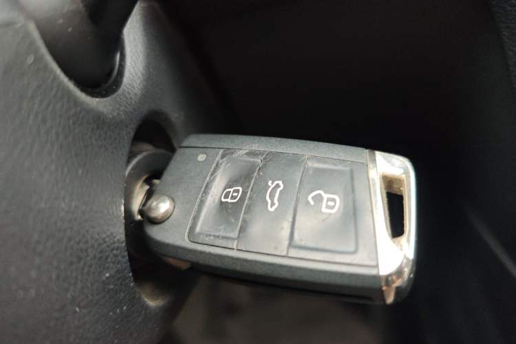 Used Volkswagen Golf 2017 1.6L Automatic Comfort Million-Vehicle Anniversary Edition
