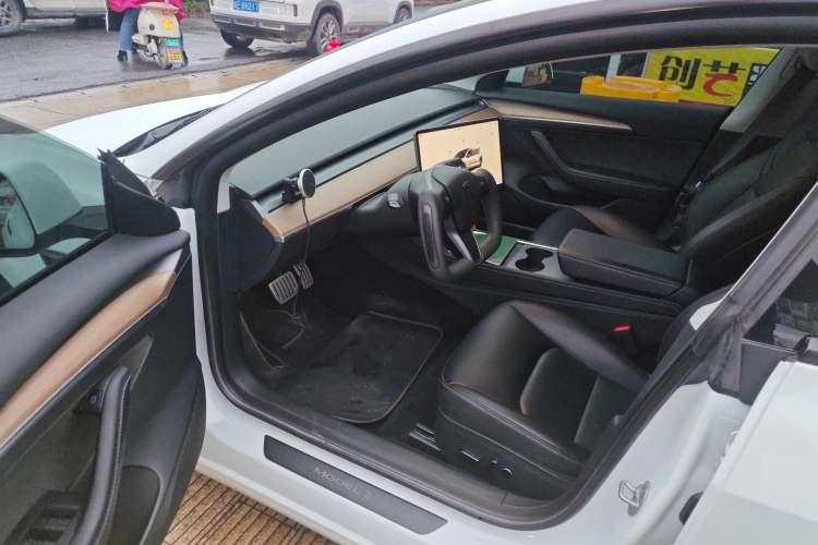 Used Tesla Model 3 2022 Performance High-Performance All-Wheel-Drive Version Interior 3