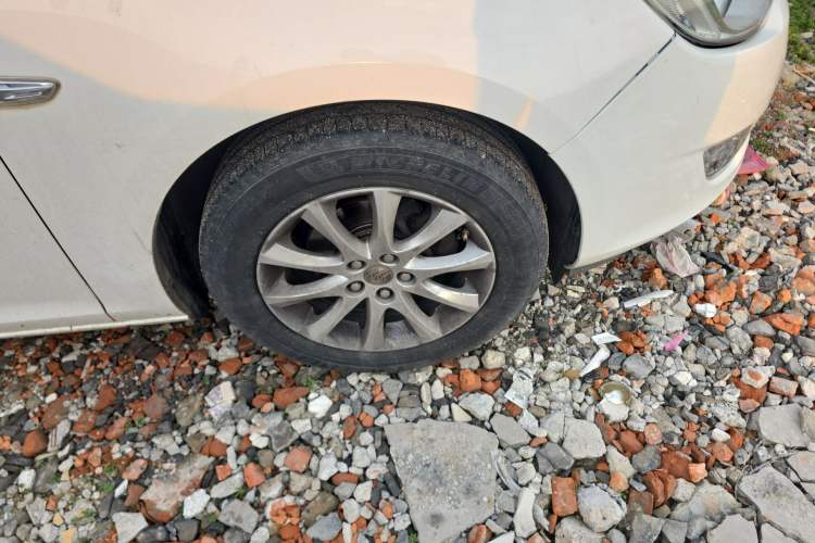 Used Buick GT 2013 XT 1.6L Automatic Fashion Edition Right Front Wheel Hub