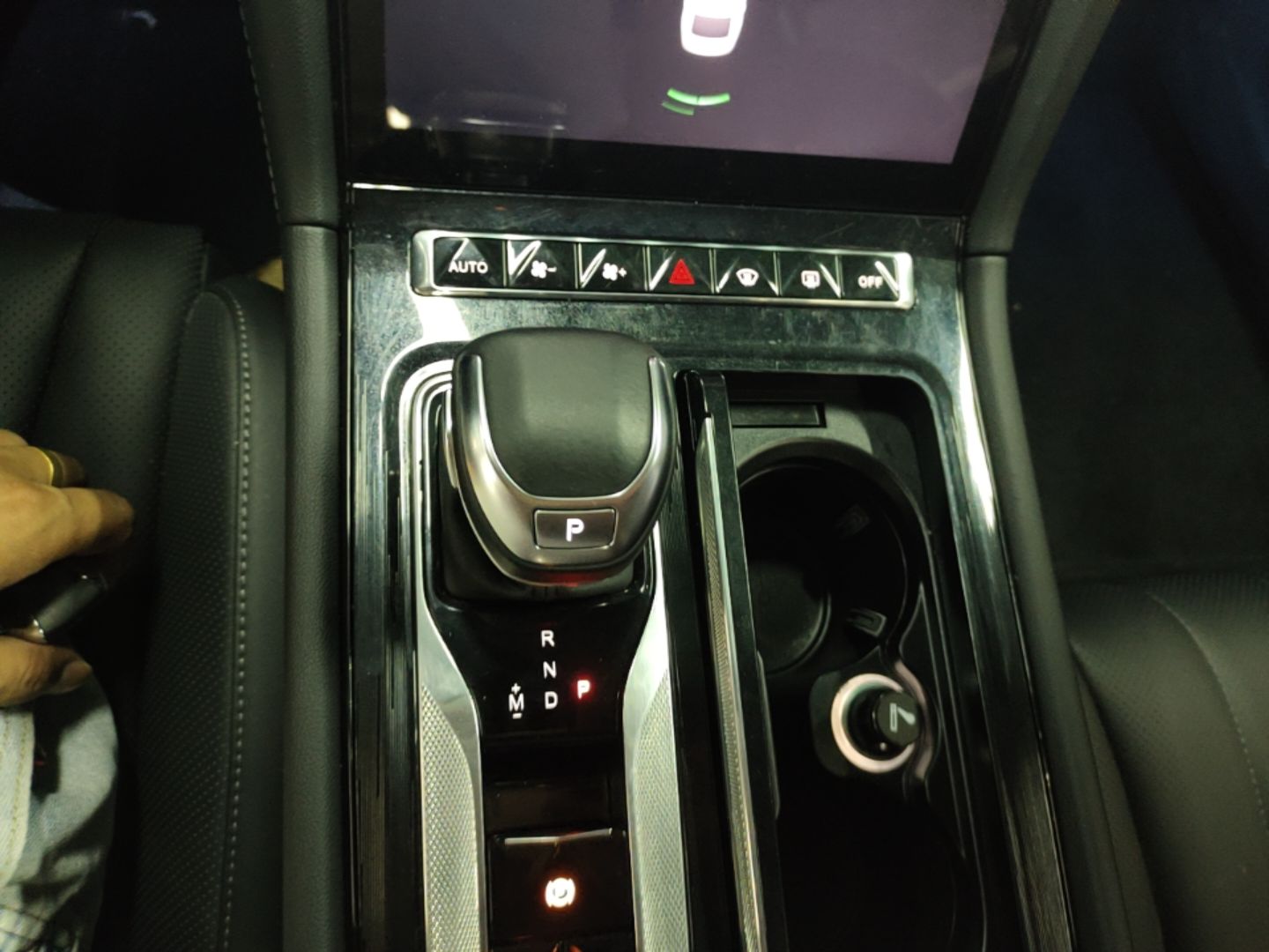 Hongqi H5 2024 1.5T DCT Smart Connect Flagship Edition - Chinese Trim Yun — снимка 16
