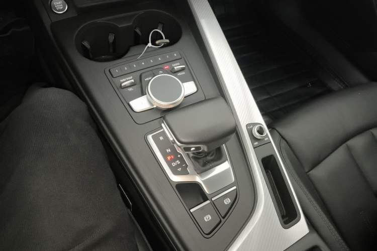Used Audi A4L 2017 Plus 40 TFSI Fashion Model Gear Lever