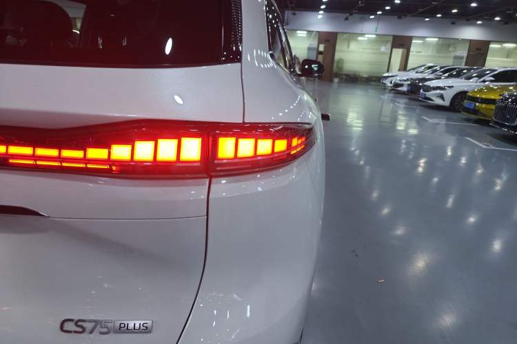 Used CHANGAN CS75 PLUS 2025 4th Generation UItra 2.0T New Blue Whale – Smart & Powerful Version