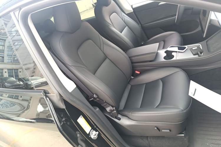 Used Tesla Model Y 2023 Rear-Wheel-Drive Version Right Front Seat