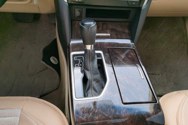 Used Toyota Camry 2016 2.0E 10th Anniversary Elite Edition Gear Lever