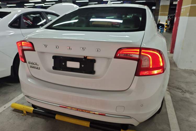 Used Volvo S60 2015 S60L 2.0T Zhiyuan Edition
