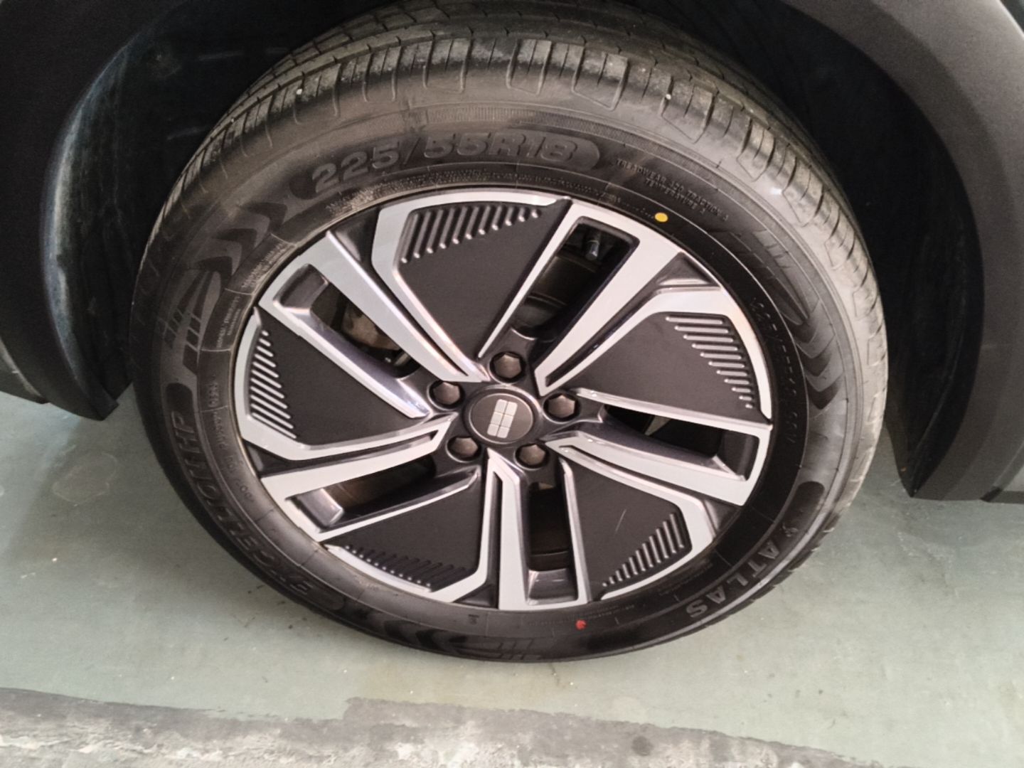 Geely Galaxy Xingjian 7 EM-i 2025 120km Launch+ Version — снимка 11