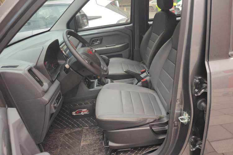 Used Wuling Zhengtu 2021 1.5L Adventure LAR Left Front Seat