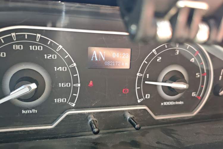 Used SAIC MAXUS Xintu V80 2019 2.5T Classic Model AMT Aoyuntong Long Wheelbase Mid-Roof 7-Seater