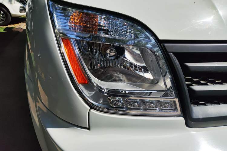 Used SAIC MAXUS Xintu V80 2021 2.0T Manual Classic Aoyuntong Short Wheelbase Mid-Roof 5/6-Seater