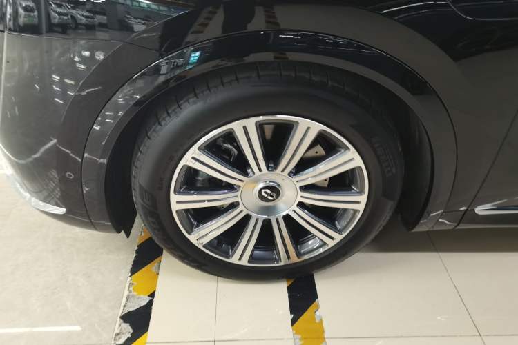 Used Hima AITO M8 2025 Extended-Range Max+ Version 53.4 kWh 6-Seater Edition Exterior 4