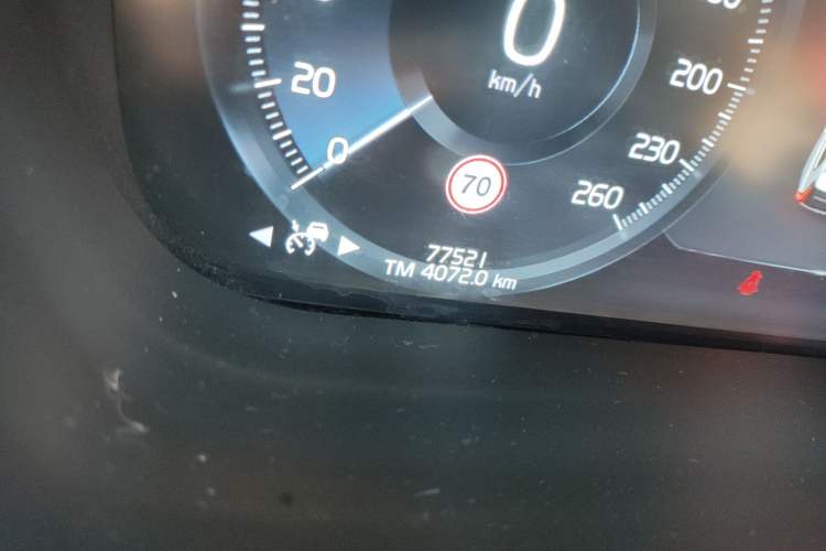 Used Volvo XC60 2021 T5 4x4 Smart Luxury Edition Odometer Close Up