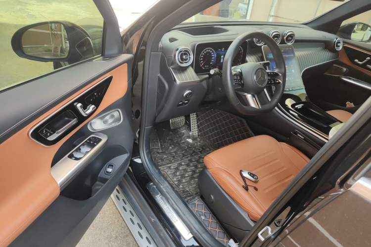 Used Mercedes-Benz GLC 2023 GLC 300 L 4MATIC Luxury 7-Seater
