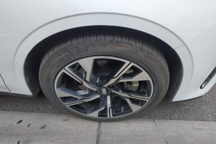 Used Geely Galaxy L6 2023 125km Starship
