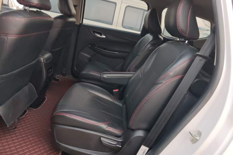 Used Baojun 730 2019 1.5T Manual Fashion Model 7-seater China VI
