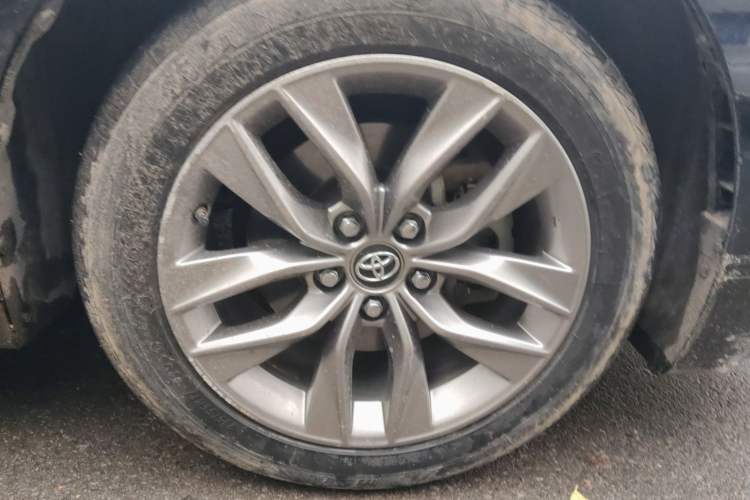 Used Toyota Avalon 2019 2.0L Ambition Edition China VI Right Front Wheel Hub