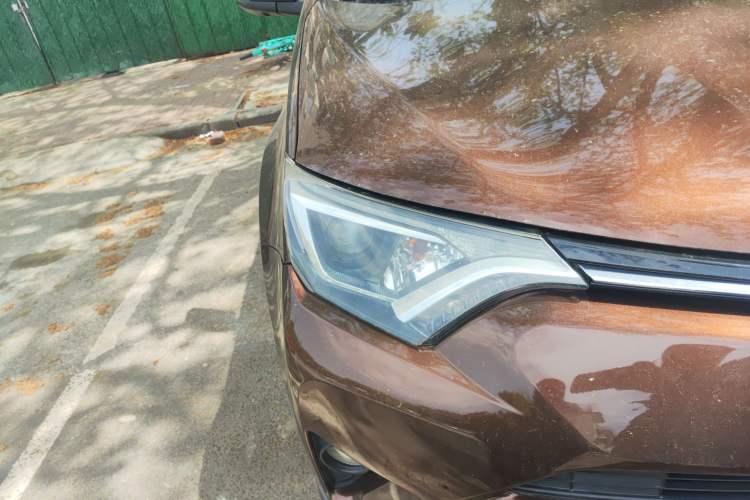 Used Toyota RAV4 2016 2.0L CVT Two-Wheel Drive Fashion Edition China V Standard
