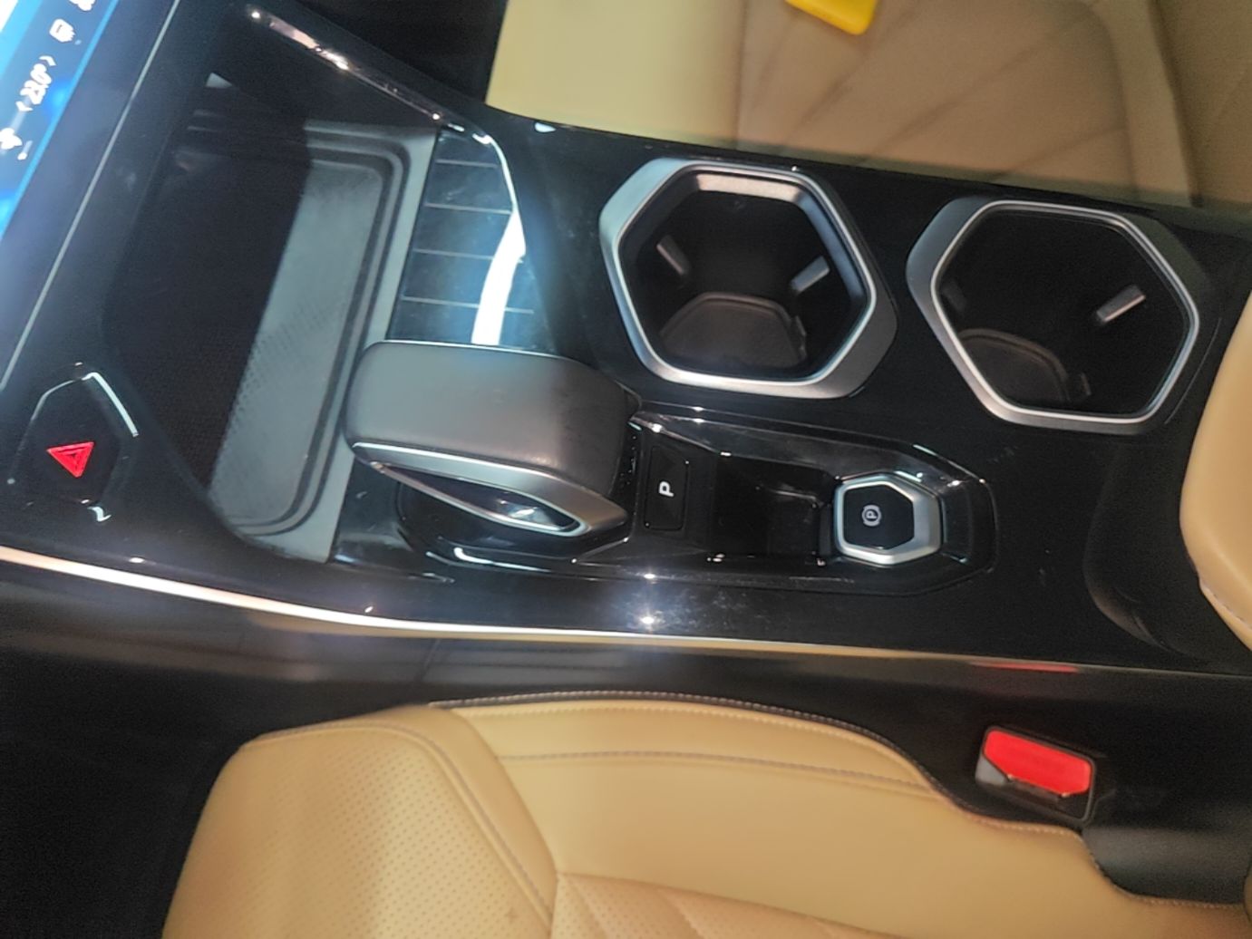 Geely Auto FX11 2023 2.0TD DCT Prestige Edition — снимка 16