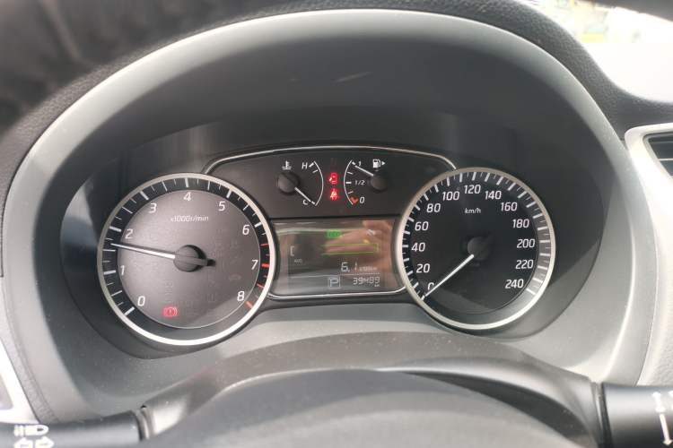 Used Nissan Sylphy 2019 1.6XV CVT Smart Connect Luxury Edition China VI Standard Instrument Cluster