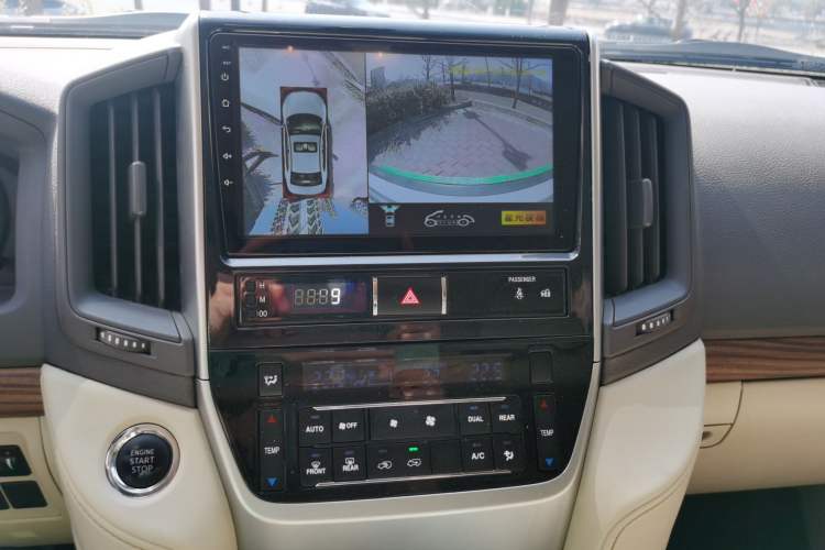 Used Toyota Land Cruiser 2015 4.0L V6 Middle East Low-Trim Version Audio And AC Panel