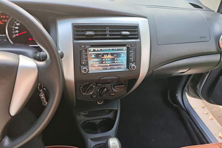 Used Nissan Livina 2015 1.6XL Manual Luxury Edition
